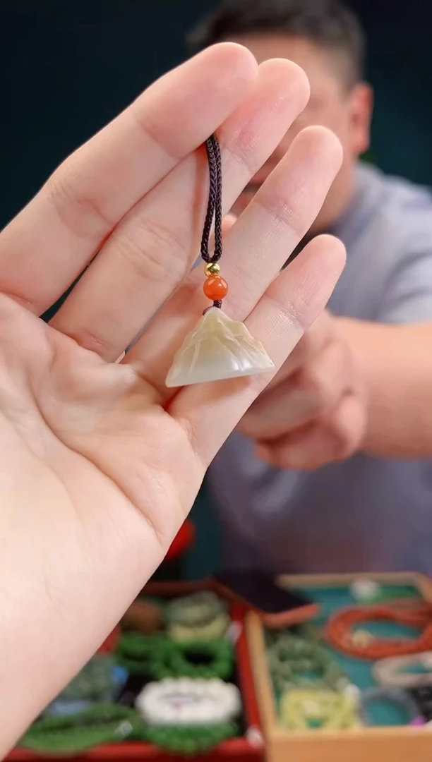 颈饰未镶嵌和田玉一物一证 拍一单发一个