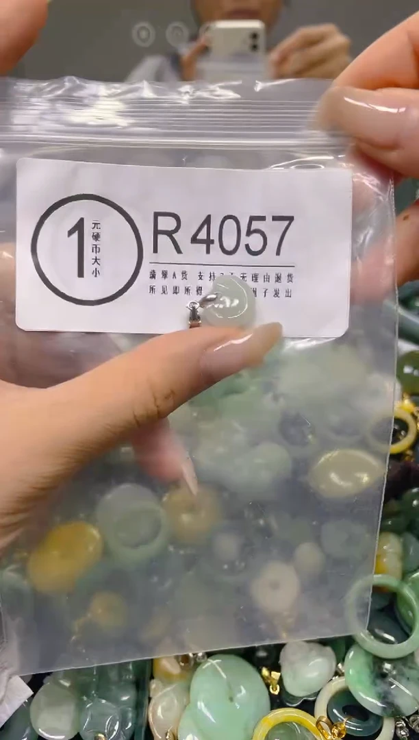 颈饰未镶嵌翡翠/ R /翡翠A货，一件也是批发价