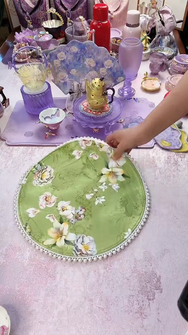 142绿色麂皮百合茶席