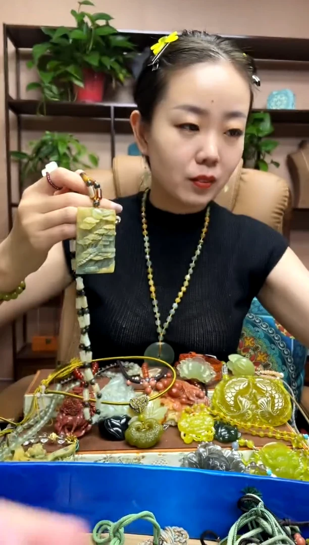 未镶嵌岫玉吊坠·