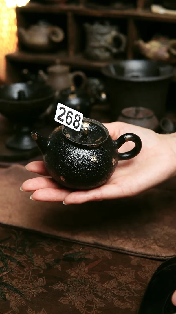 紫砂全手工黑色撒金正把茶壶125毫升