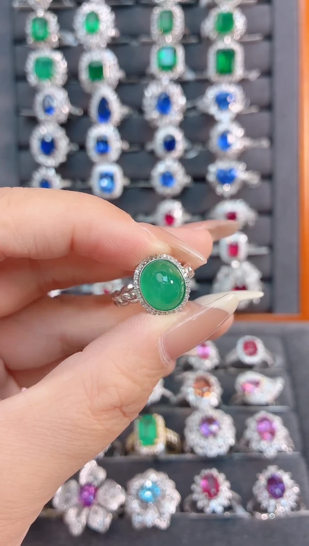 18K金镶嵌戒指祖母绿-4.2克拉