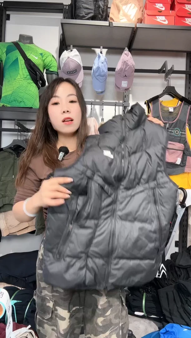 1745  编码 瑕疵款直播间过款为准 尺码 M 170