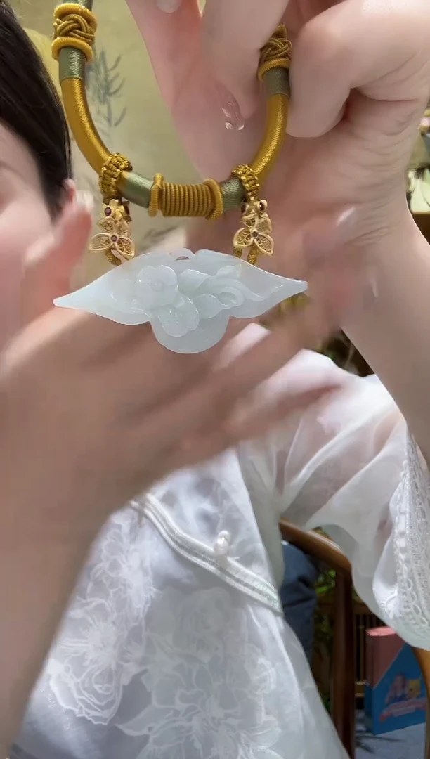 颈饰未镶嵌翡翠吊坠