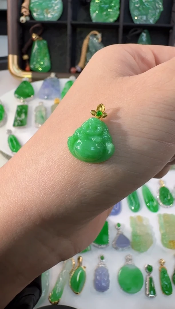 颈饰18K金镶嵌翡翠缅甸A货翡翠