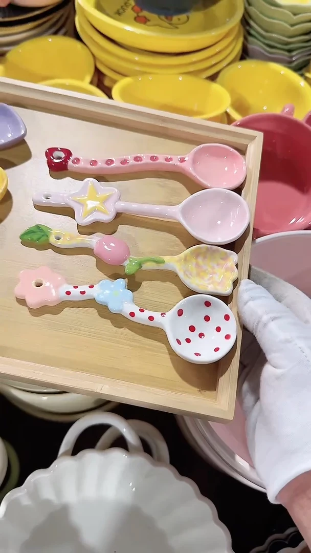 碗4个勺子 微瑕凑满20元包邮