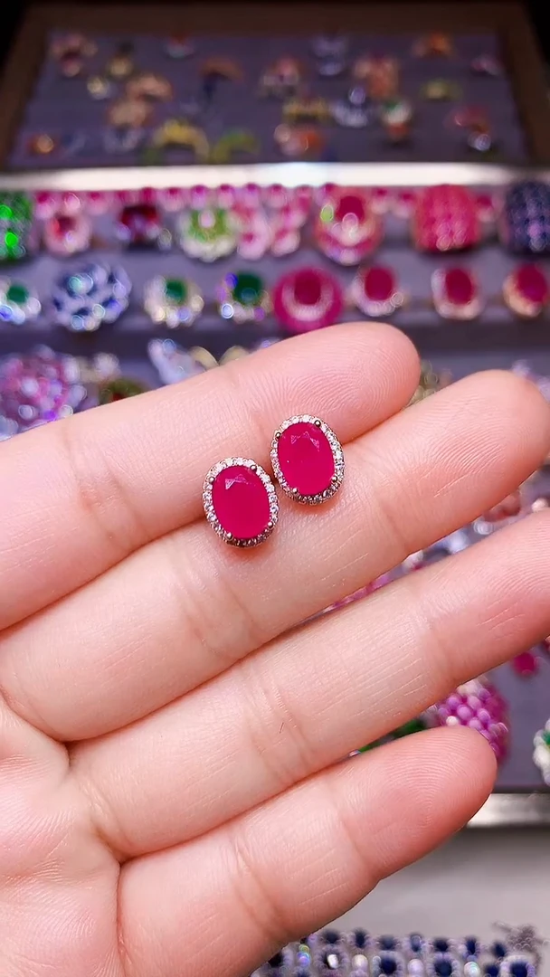 银S925镶嵌耳饰红宝石....