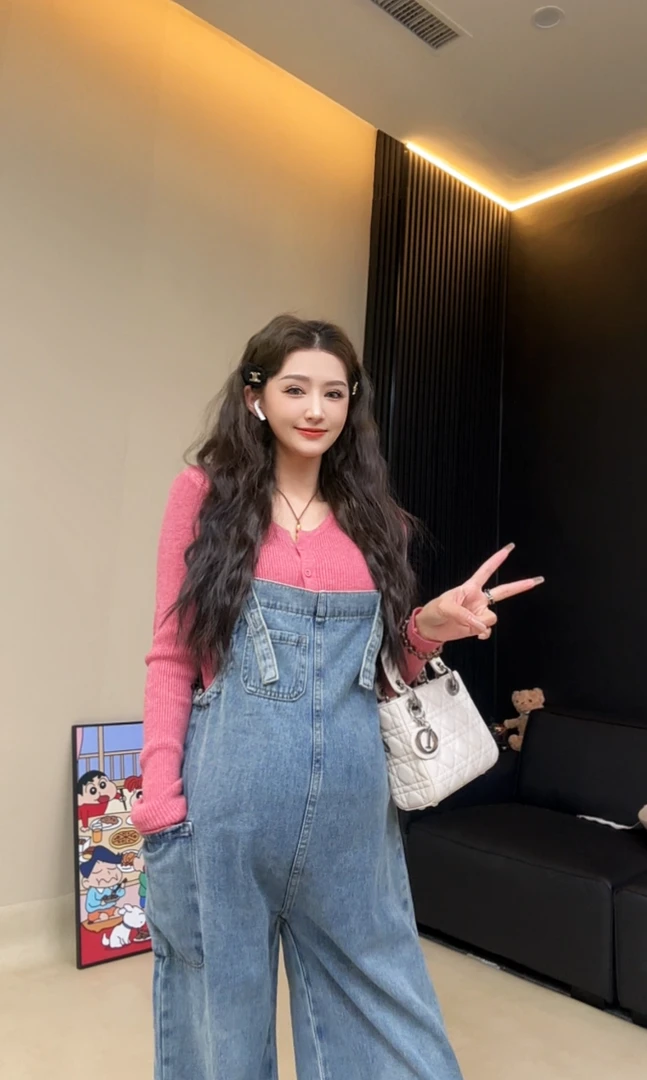 春秋季新款孕妇装时尚气质宽松孕妇牛仔背带裤休闲针织打底衫套装