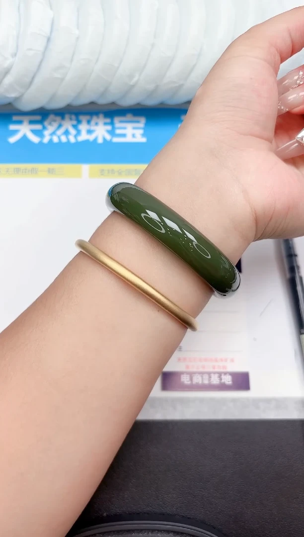 未镶嵌手镯石英质玉267-62.3