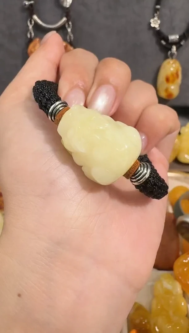 裸石琥珀未镶嵌青*琥珀