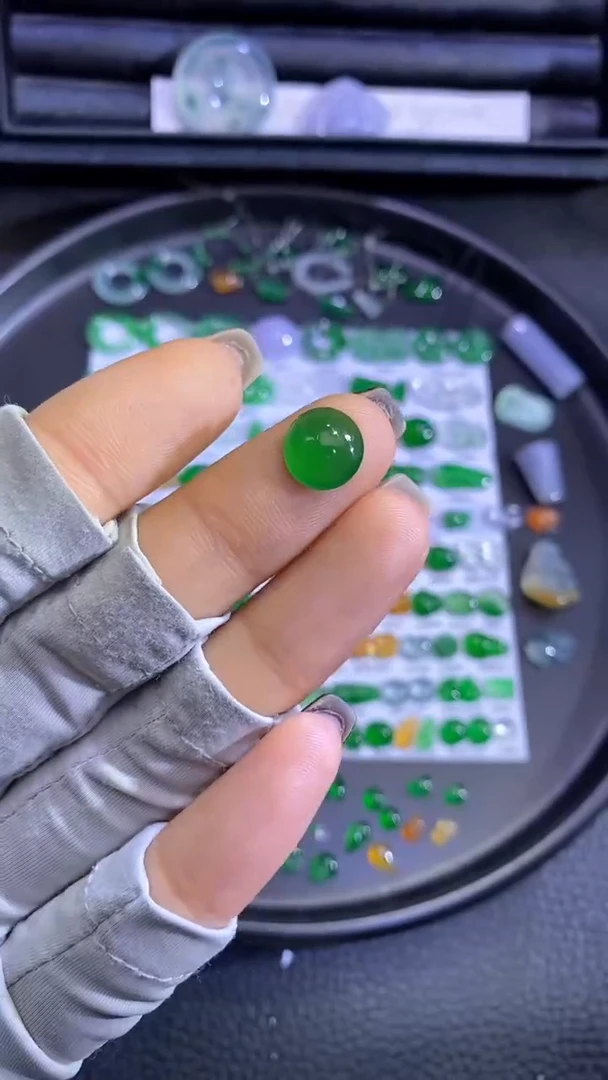 未镶嵌挂件翡翠蛋面