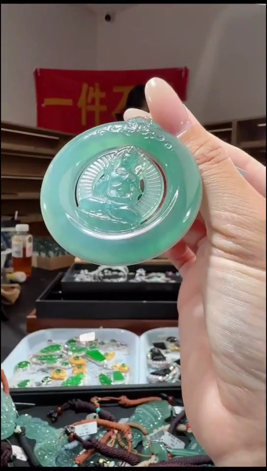吊坠(不含链)未镶嵌翡翠观音（多样性发其一）