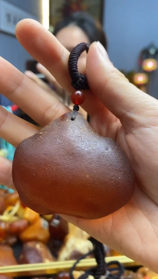 未镶嵌颈饰琥珀吊坠