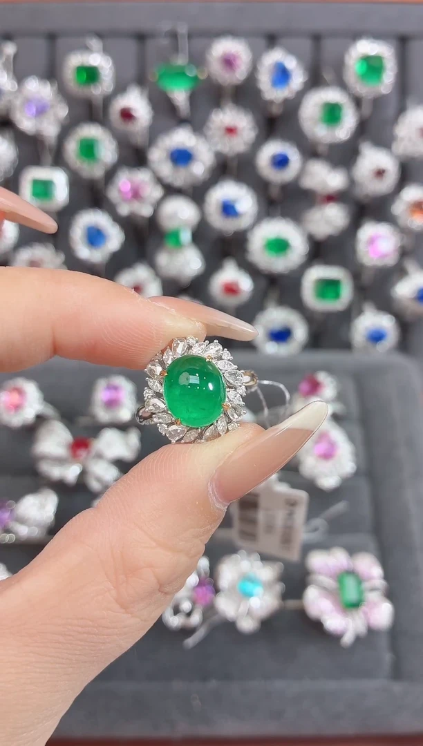 18K金镶嵌戒指祖母绿-3.79克拉