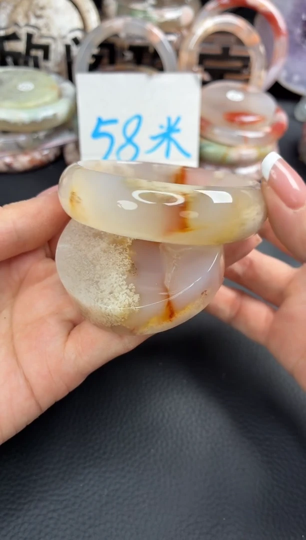 未镶嵌手镯（圆镯）石英质玉55
