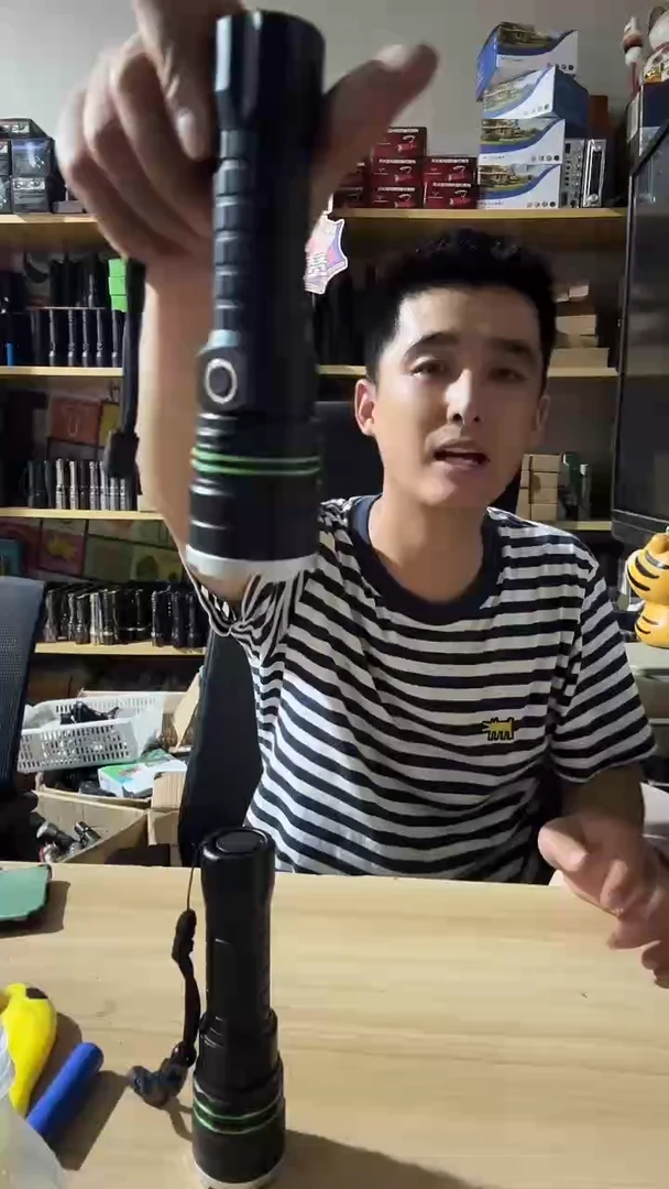 绿色光环老手电带18650