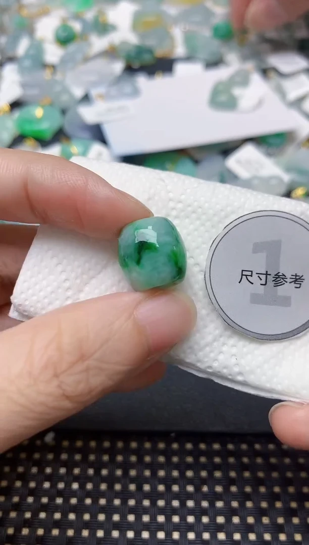颈饰未镶嵌翡翠天然缅甸A货翡翠