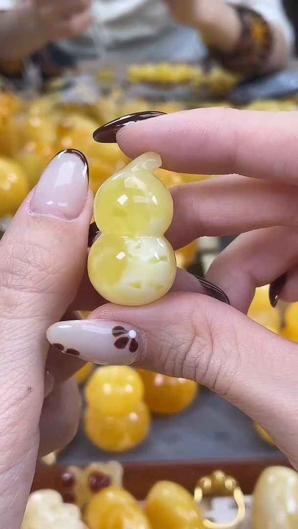 裸石琥珀未镶嵌j43