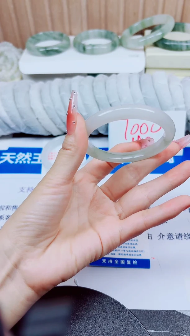 石英质玉手镯未镶嵌83/56