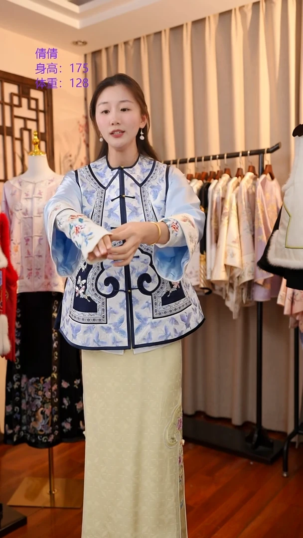 刺绣非遗服饰一物一件