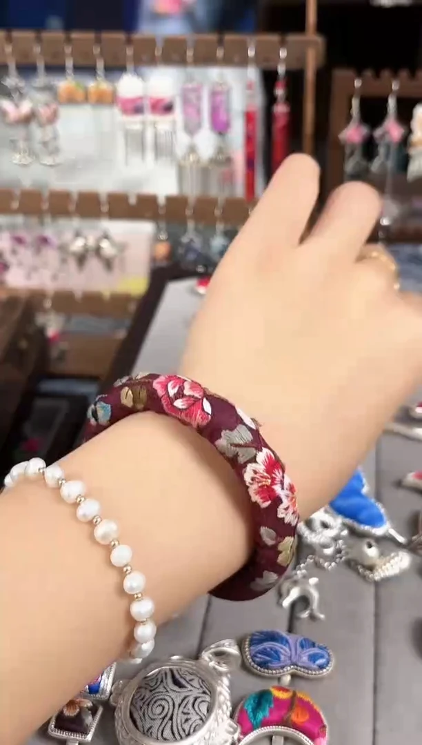 织绣民族风非遗老绣饰品634