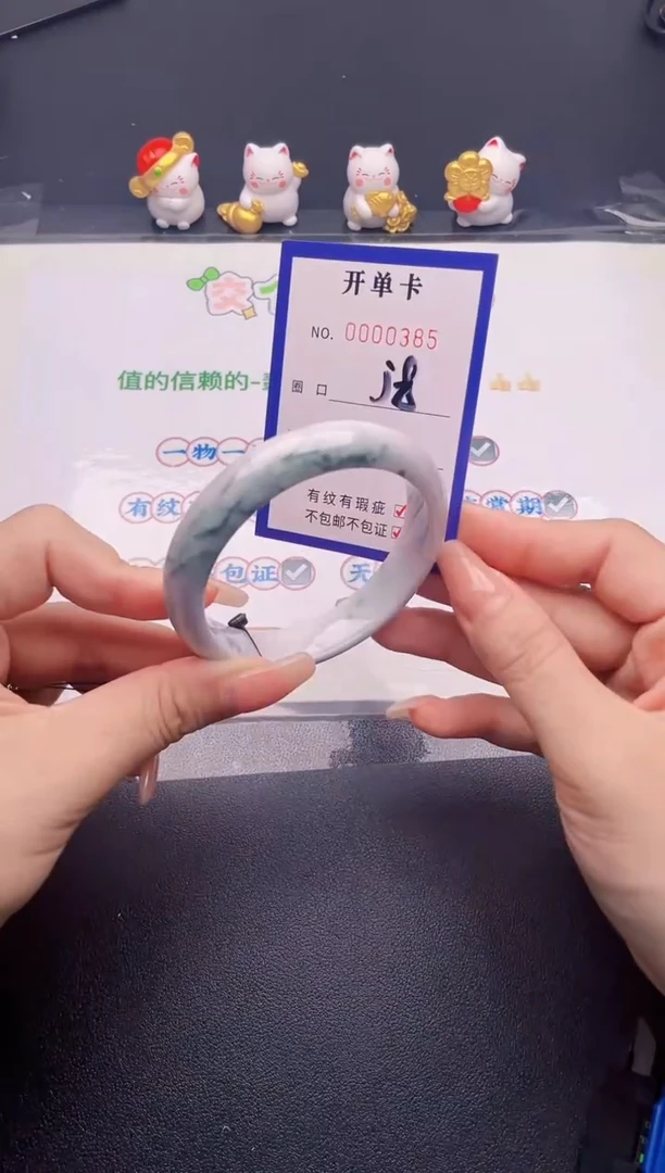 翡翠手镯未镶嵌翡翠手镯未镶嵌