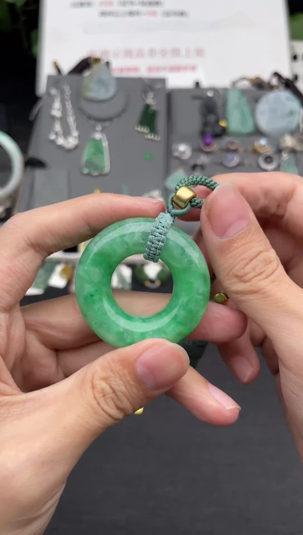 颈饰未镶嵌翡翠吊坠