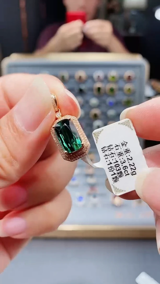 18K金镶嵌颈饰碧玺3.6..