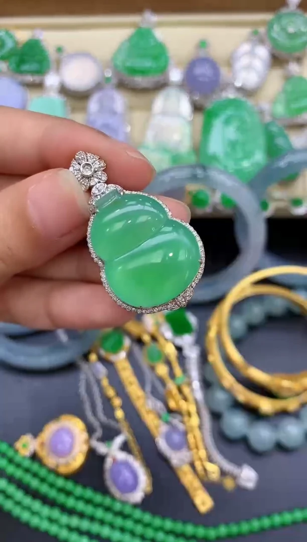 颈饰18K金镶嵌翡翠401-中国好珍宝