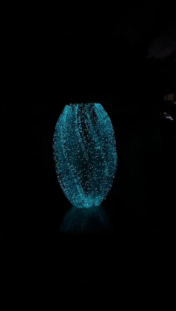 夜光花瓶不含花一个白天需要吸收灯光或者阳光晚上才会发光