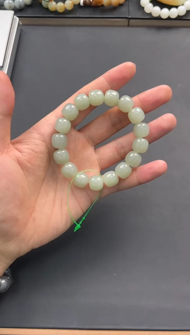未镶嵌手串和田玉且末青白老型手串卡12微色差