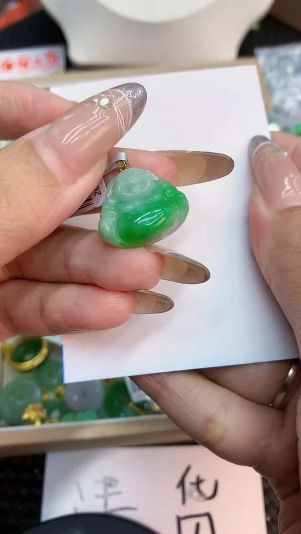 颈饰18K金镶嵌翡翠1