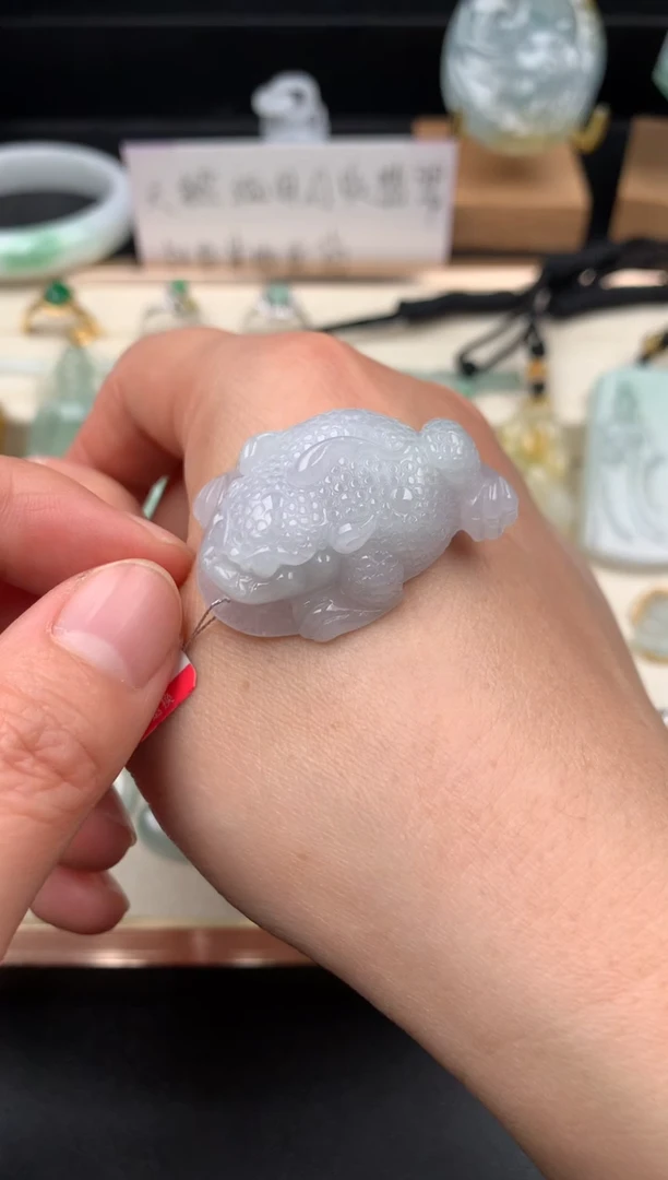 吊坠(不含链)未镶嵌翡翠三脚