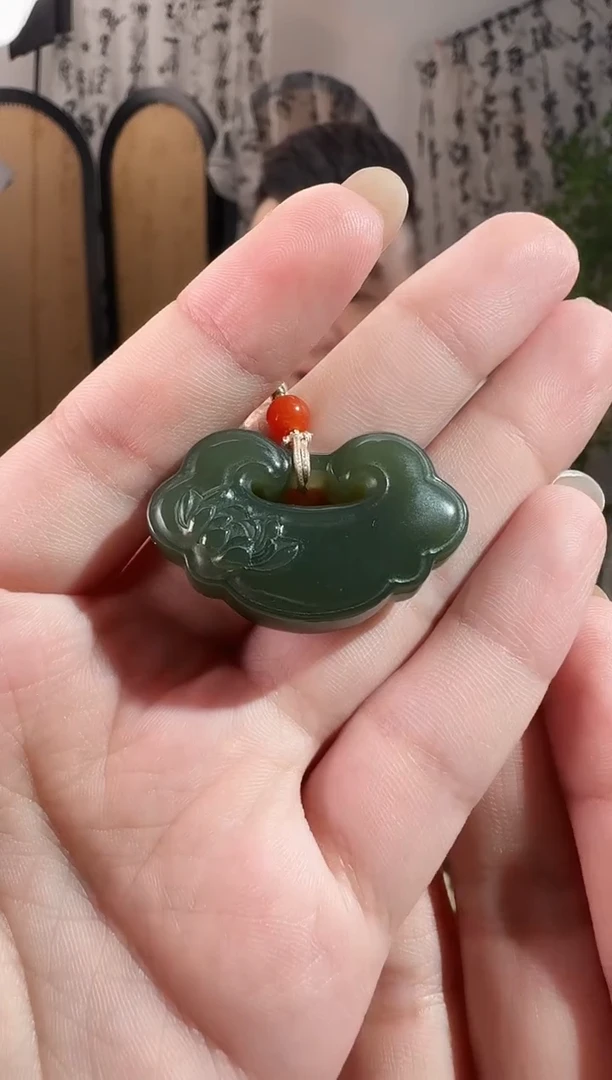 颈饰未镶嵌和田玉荷花锁