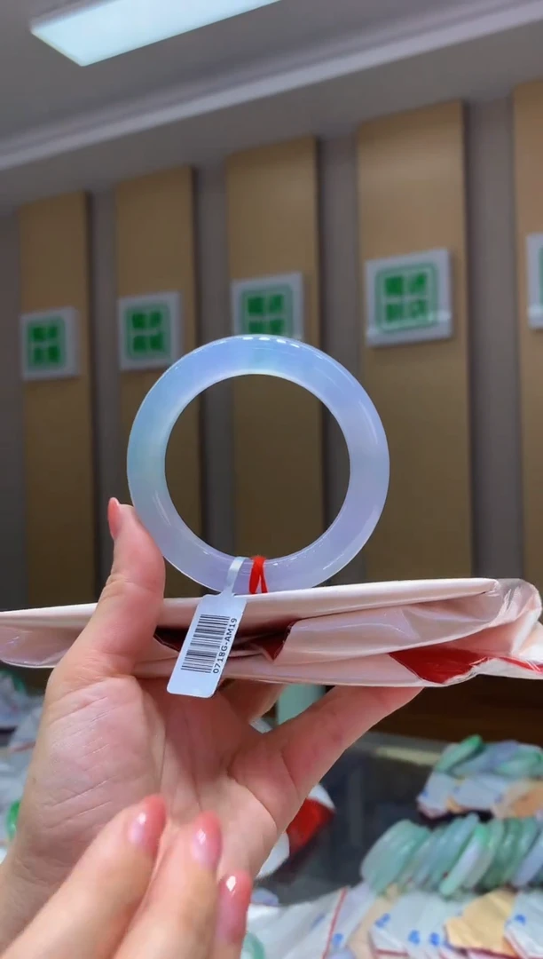 翡翠手镯未镶嵌- C5圈口56.2总价32.5万拆单2万