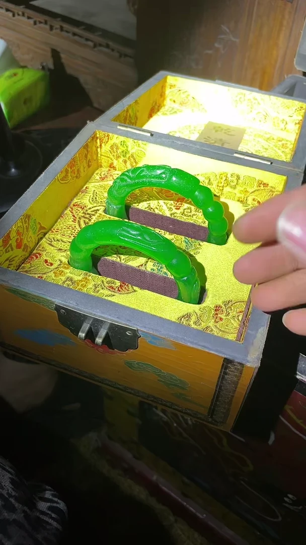 麻花绞丝龙纹雕刻一只