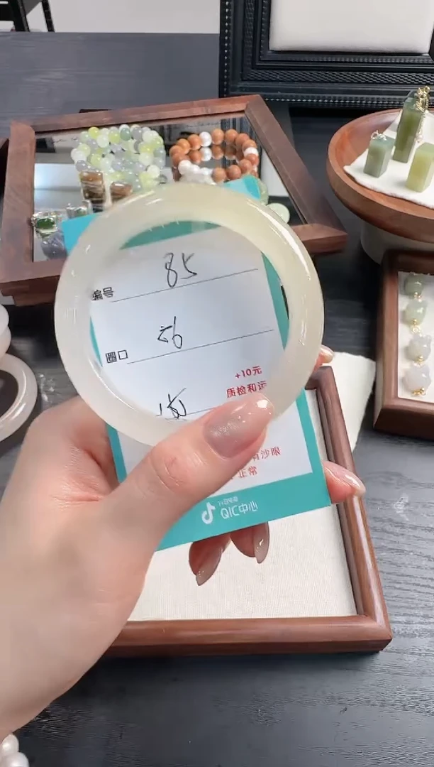 未镶嵌手镯石英质玉85