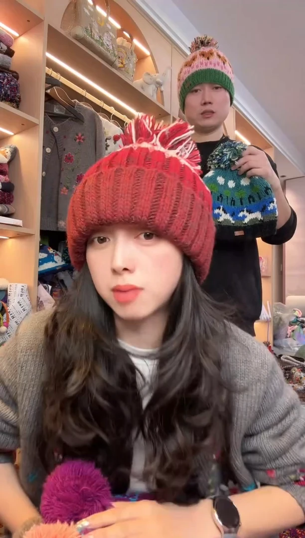 羊毛纯手工翻边帽新年红