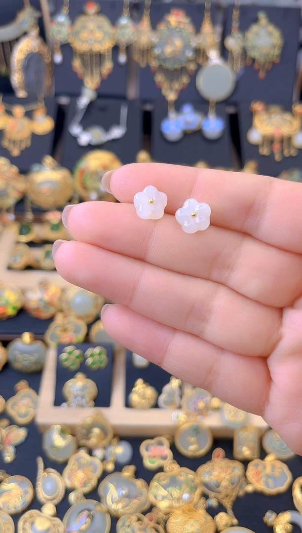 【闪购商品】和田玉耳钉银S925镀金镶嵌小花朵耳钉