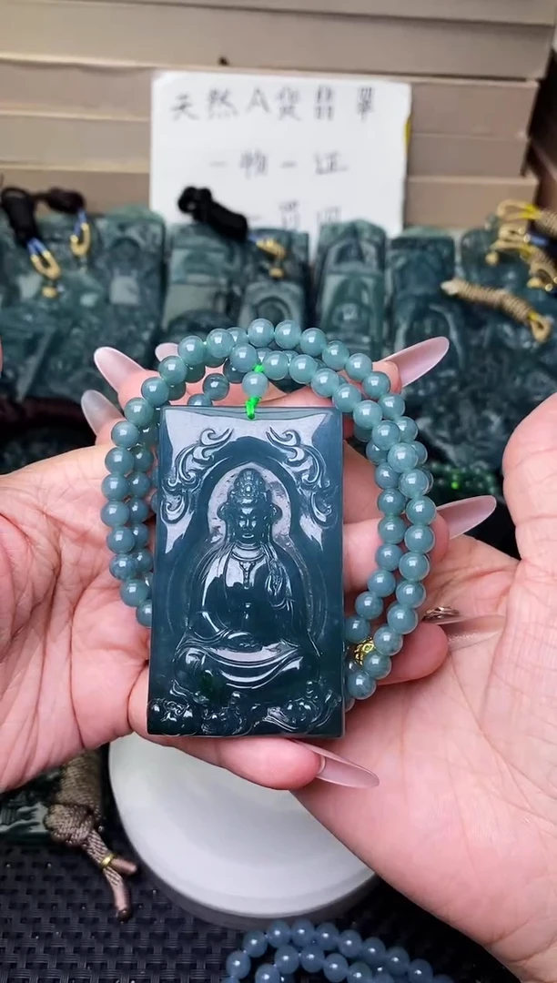 颈饰未镶嵌翡翠