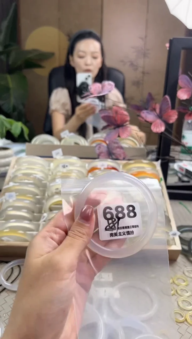 玛瑙/玉髓手镯未镶嵌688