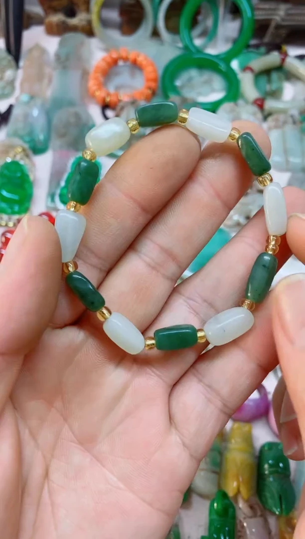 1直播间的实时画面