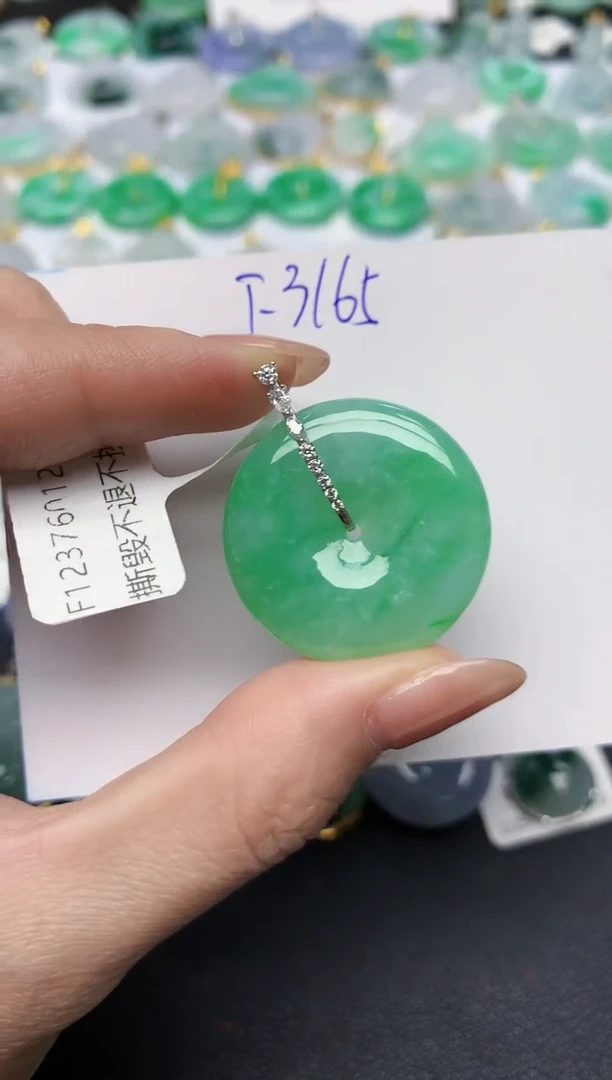 颈饰18K金镶嵌翡翠天然缅甸A货翡翠百元以上9元证书费自理