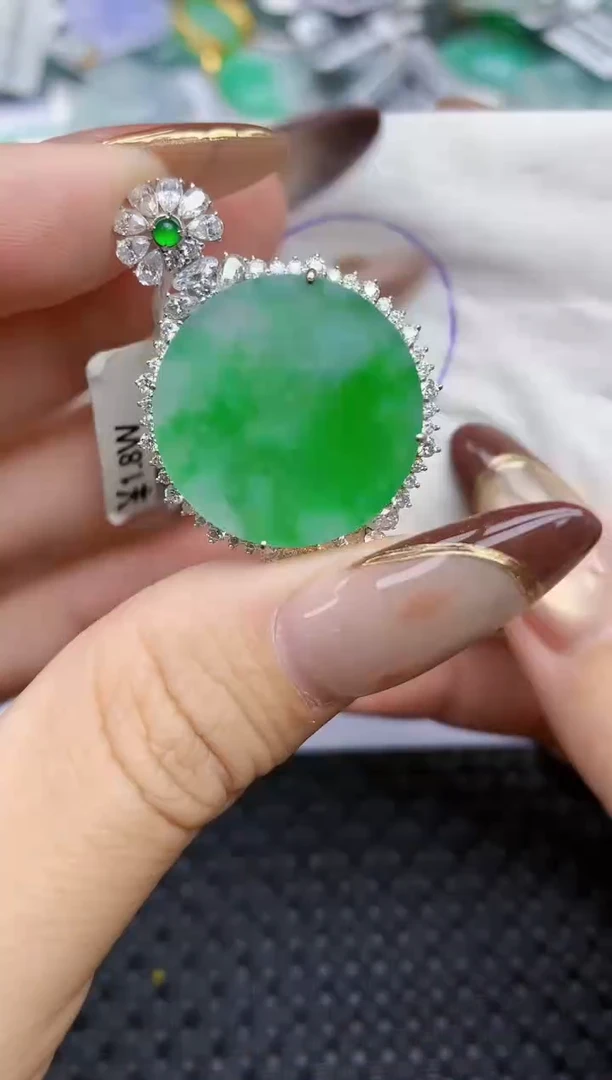 颈饰18K金镶嵌翡翠59   天然翡翠A货  百元以上9米证书费自理