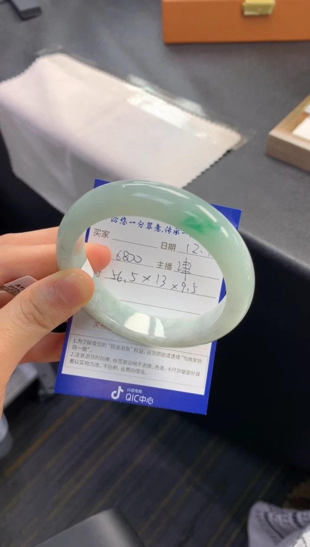 未镶嵌手镯翡翠退货需手镯吊牌标签完好