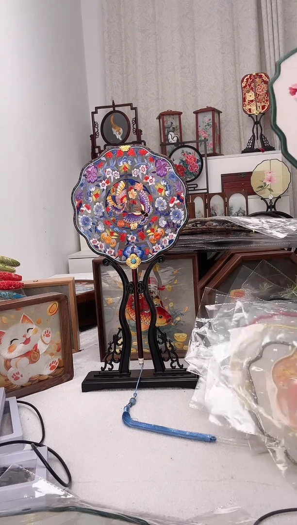 扇子苏绣作品手工团扇