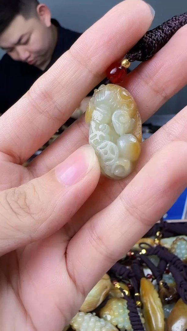 和田玉未镶嵌颈饰1