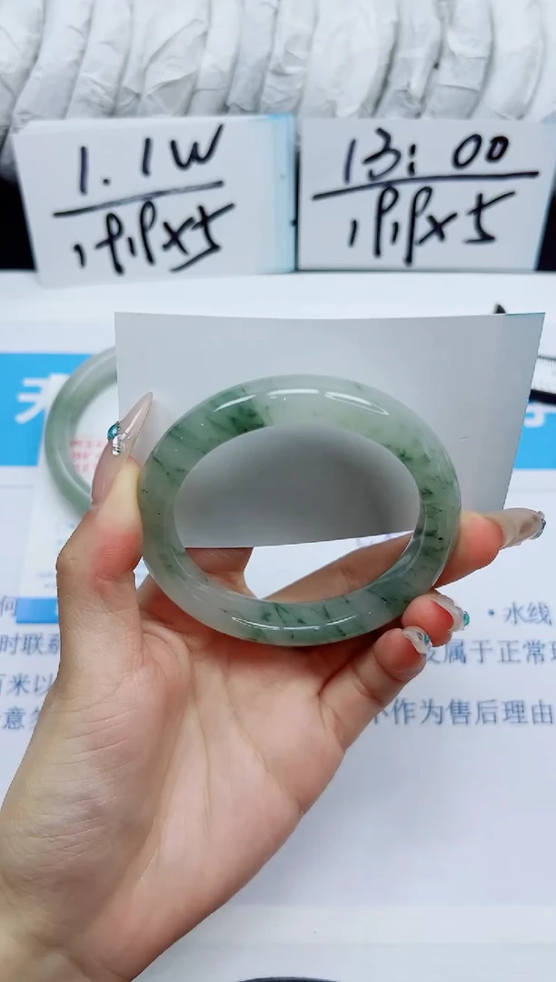 石英质玉手镯未镶嵌83/54