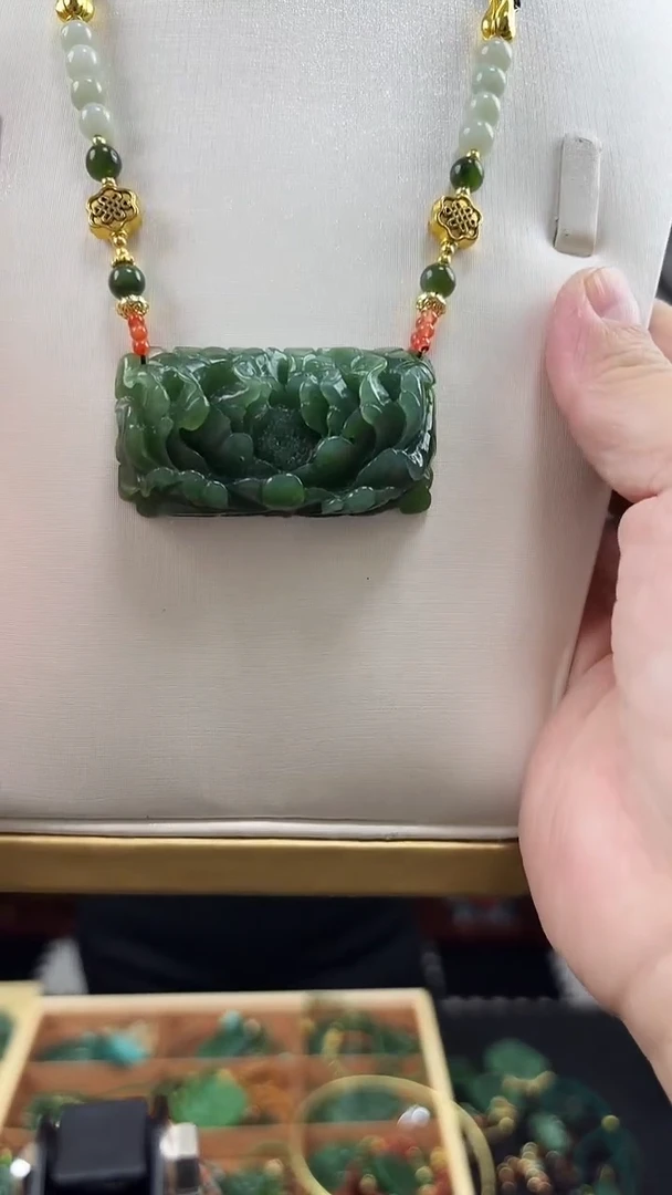 颈饰未镶嵌和田玉花牌