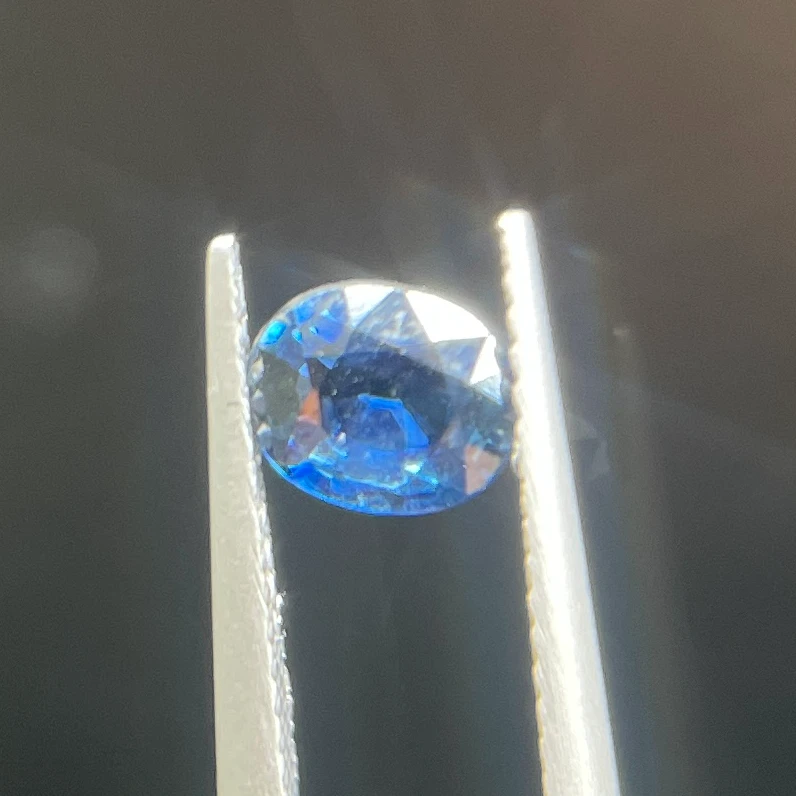 天然椭圆形蓝宝石0.85克拉